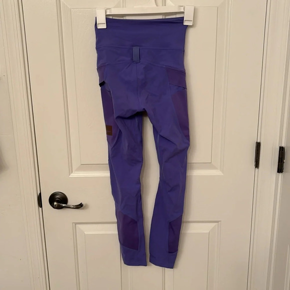 Lululemon Cargo Super-High-Rise Hiking Tight 25" in Charged Indigo - Picture 5 of 9